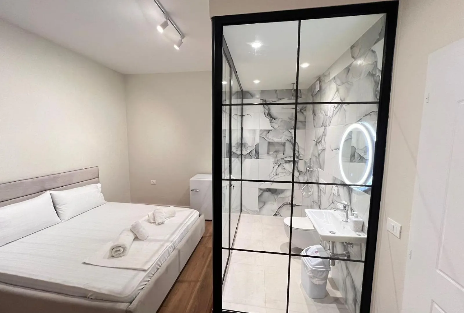 Serene Stay Vlore Aparthotel