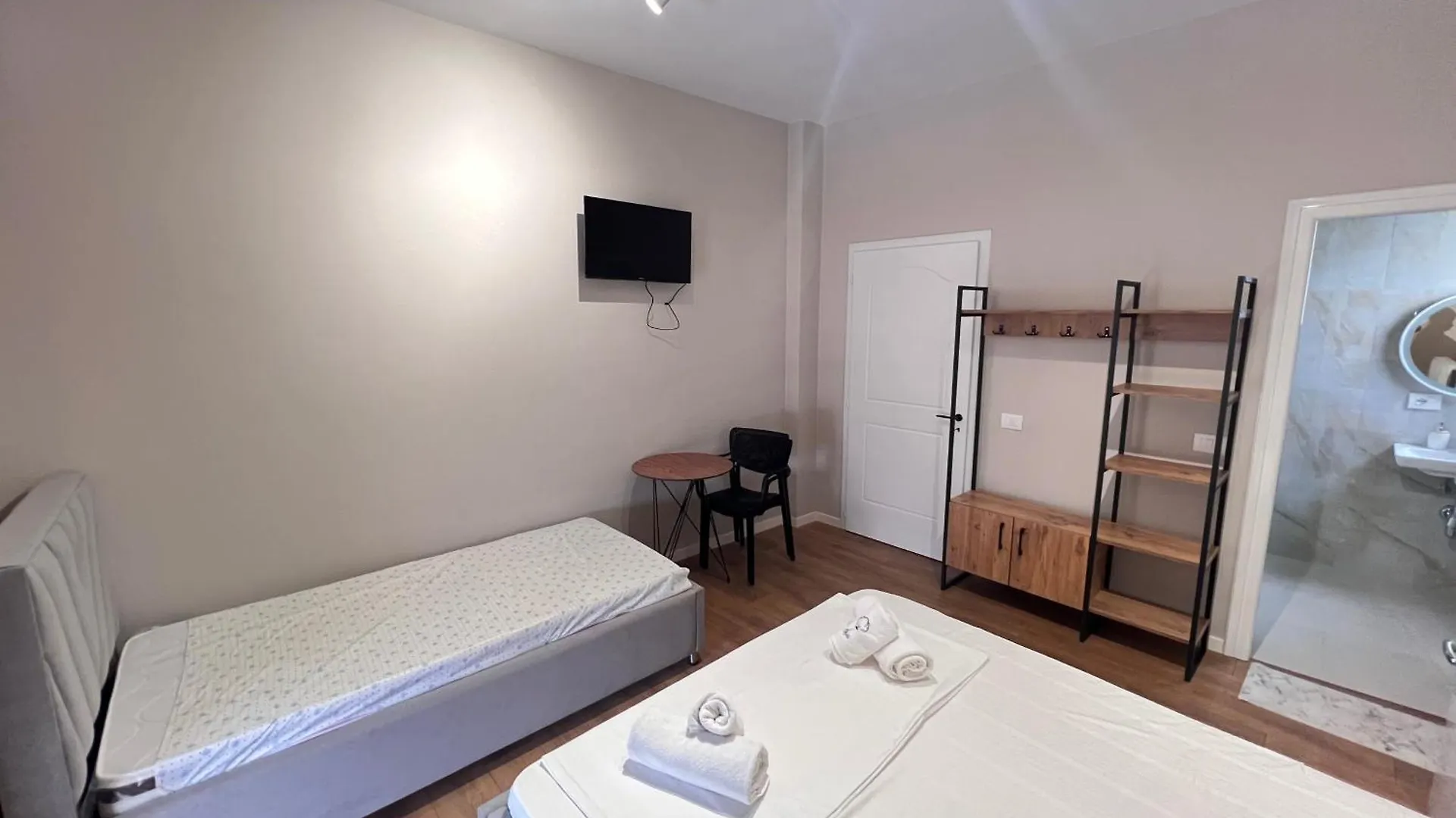 Serene Stay Vlorë 3*,